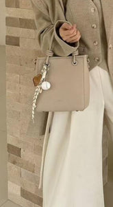 حقيبة يد نسائية صغيرة أنيقة بتصميم عقدة وحليّة جذابة لون بيج - KSA